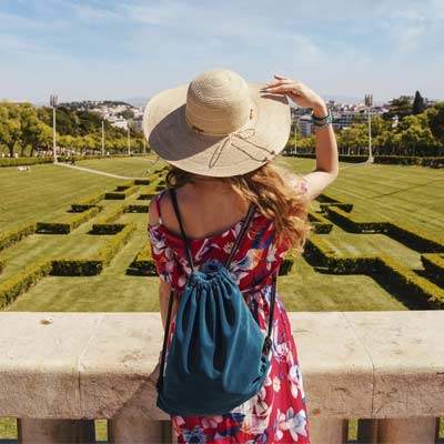 elegir bolso o mochila para hacer turismo